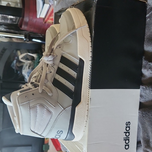 Adidas Entrap Mid basketball shoes - Picture 3 of 5